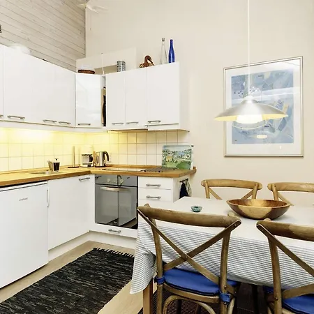 4 Person In Aeroskobing-by Traum *