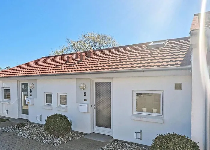 4 Person In Aeroskobing-by Traum