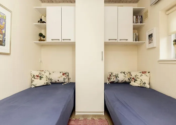 4 Person In Aeroskobing-by Traum * Ærøskøbing