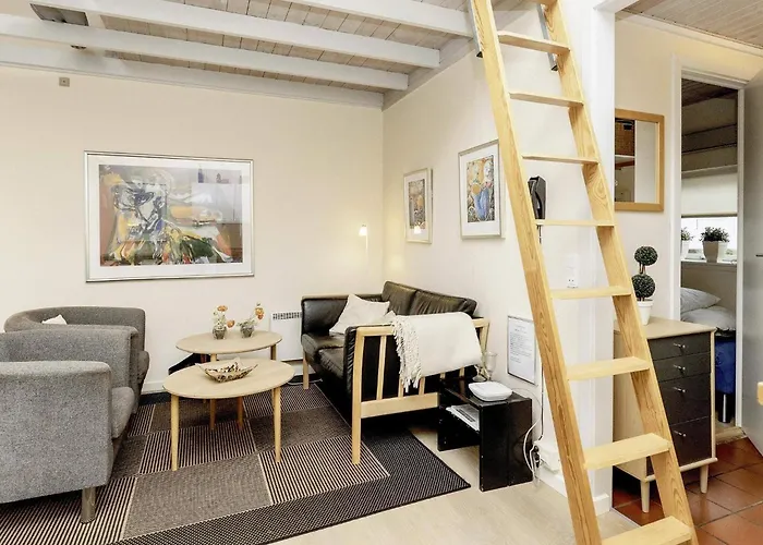 4 Person In Aeroskobing-by Traum * Ærøskøbing