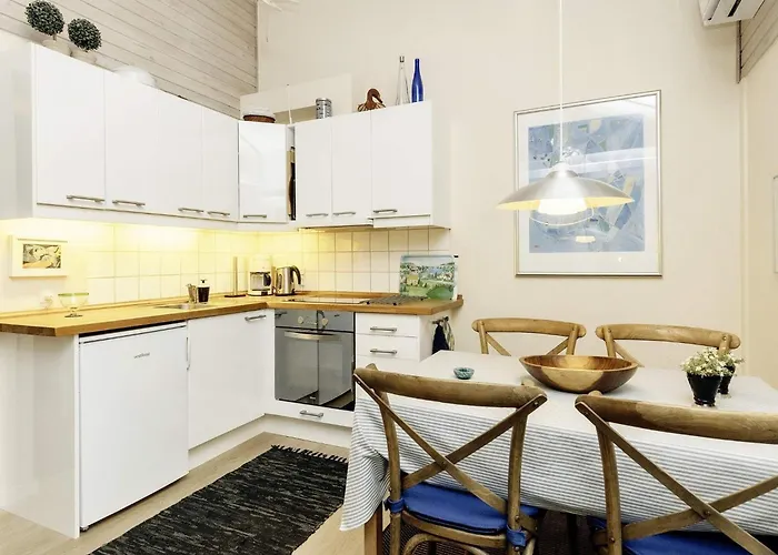 4 Person In Aeroskobing-by Traum *